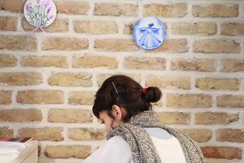 گفت‌وگو با فاطمه اسکندری، از وفادارترین مشتری‌های کتاب‌فروشی چشمه