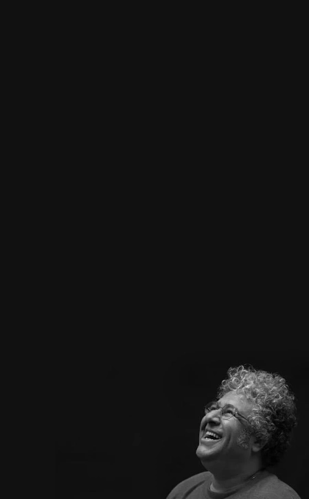 عشق و آزادی بر دیواره‌های مرگ و خون